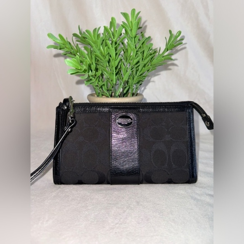 ‼️SOLD‼️Coach Women's‎ Black Square Shape Front Zipper Wristlet/Wallet - Picture 5 of 14